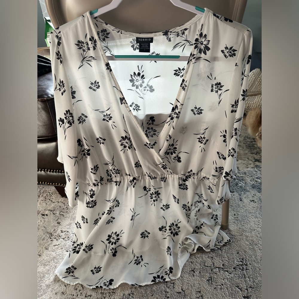 Black and White Floral Torrid Blouse